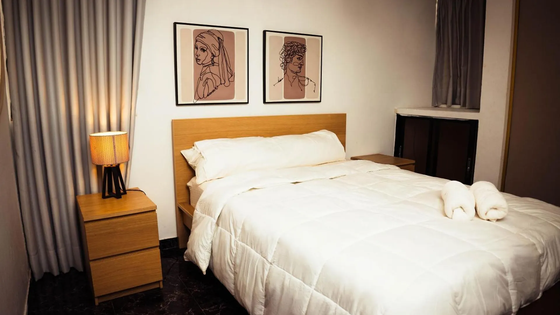 דירה סנטיאגו דה לוס קבאלרוס Residenciales H1 & H2 - Breakfast & Room Service - Airport Close