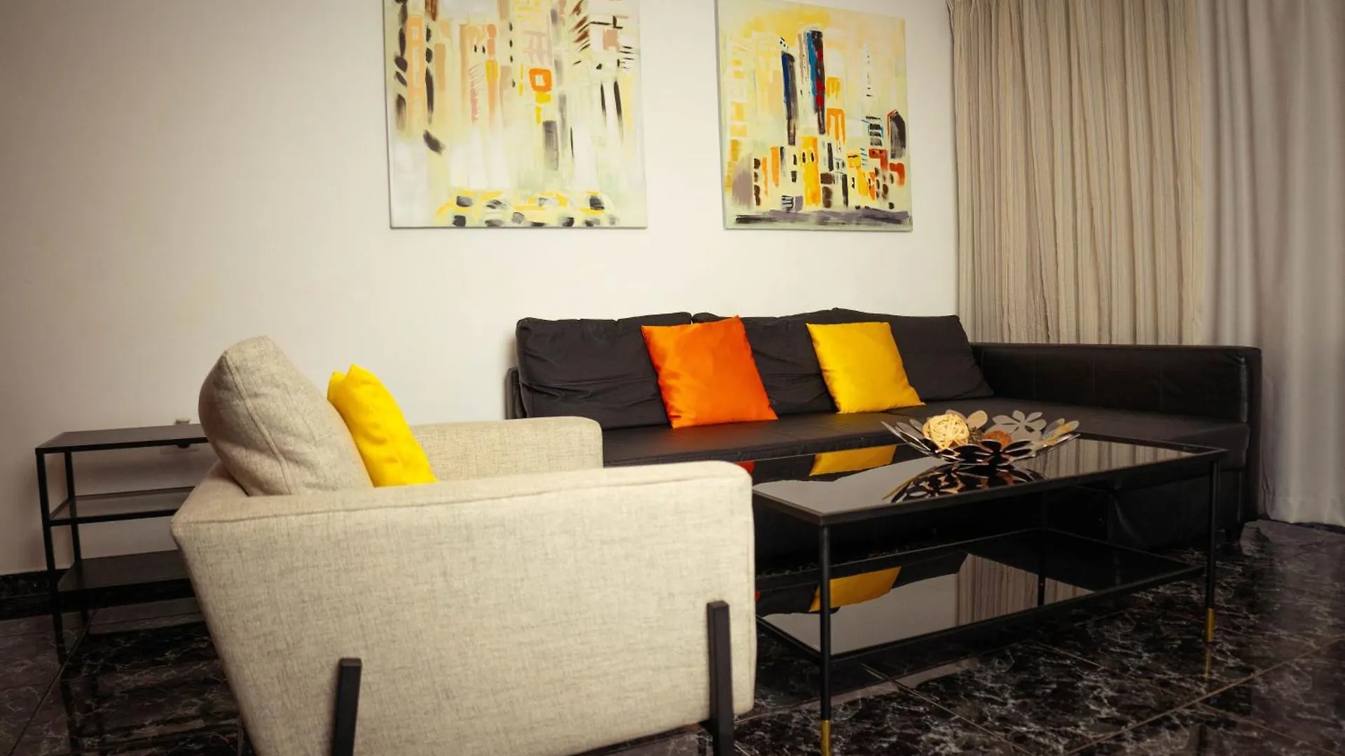 סנטיאגו דה לוס קבאלרוס Residenciales H1 & H2 - Breakfast & Room Service - Airport Close דירה